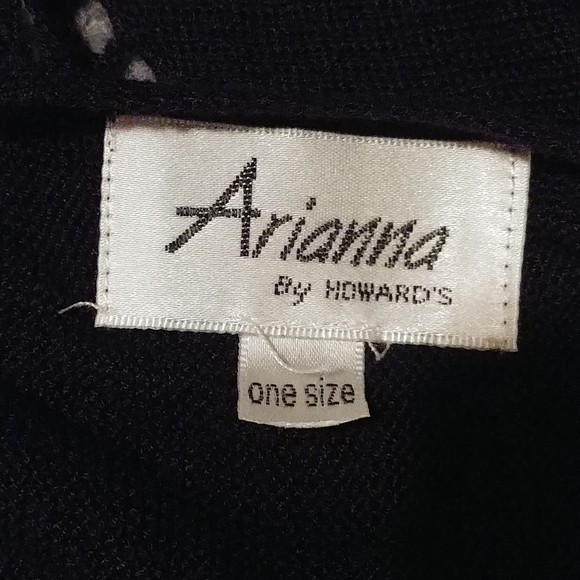 Black sleeveless vest with fringe OS - Picture 5 of 5